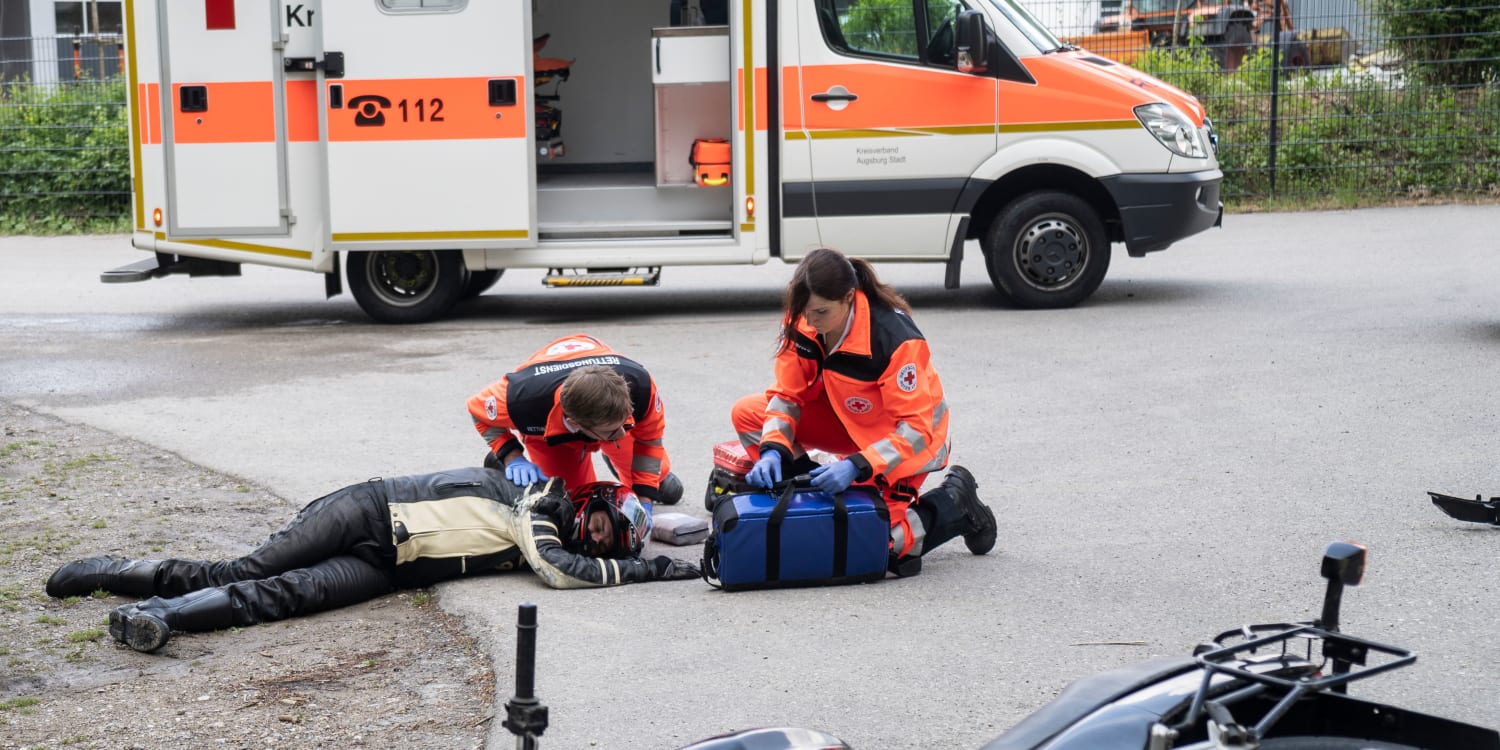 Erste Hilfe bei Motorradunfällen: Helmabnahme