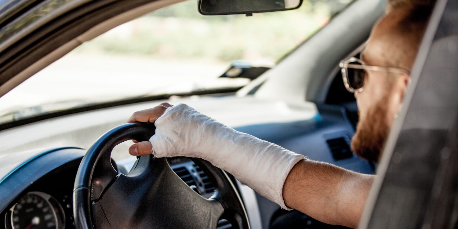 Mit Gips oder Schiene Auto fahren ist das erlaubt?