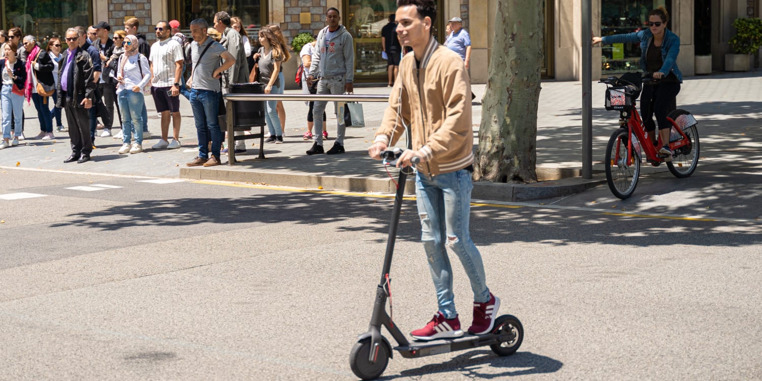 Kinder auf dem Roller mitnehmen: Regeln und Sanktionen