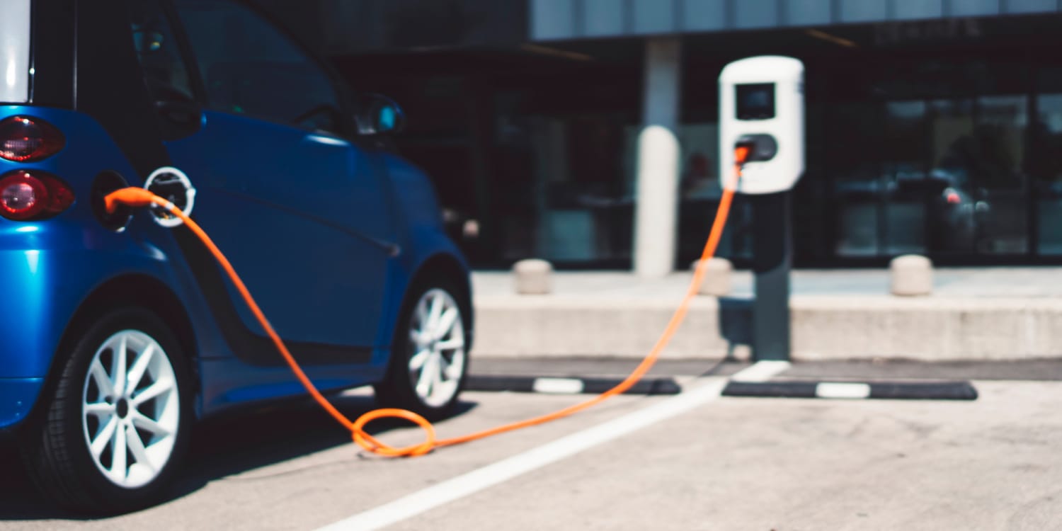 Richtig parken an ElektroLadesäulen ADAC