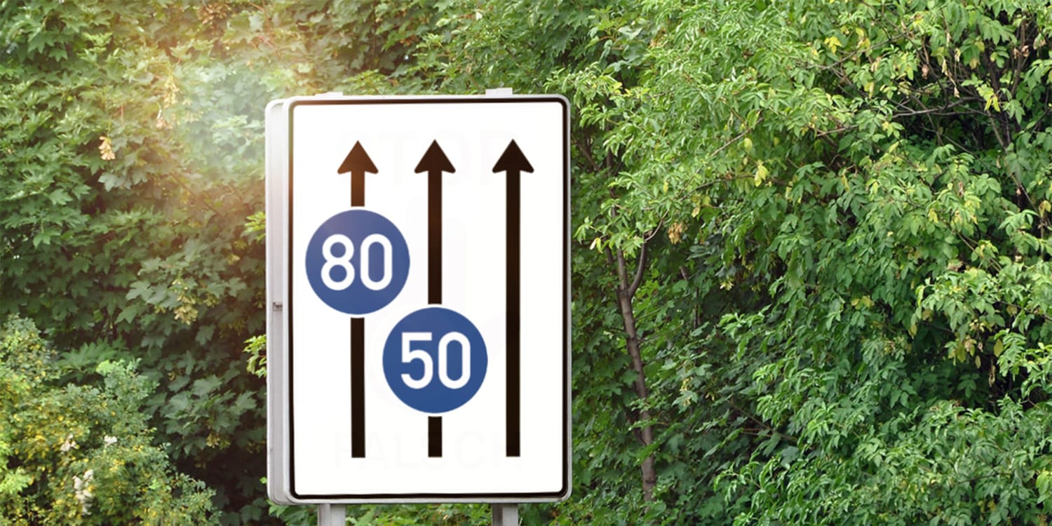 Verkehrsschild mit angezeigter Mindestgeschwindigkeit