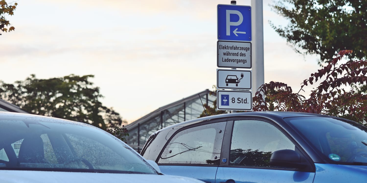 Parkscheibe mit E-Auto Ladezeit Anzeige