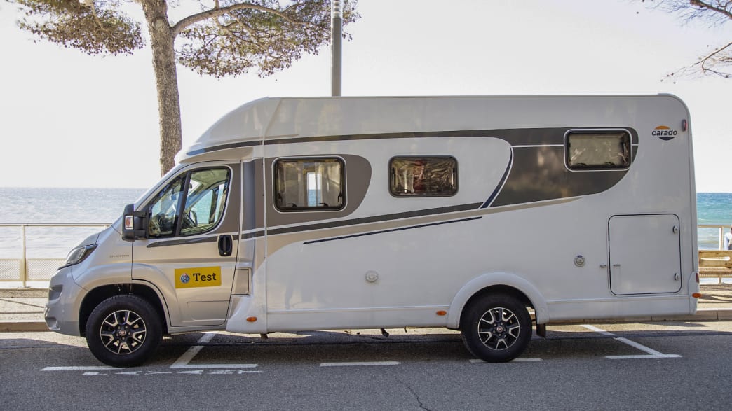 funf teilintegrierte wohnmobile im test adac