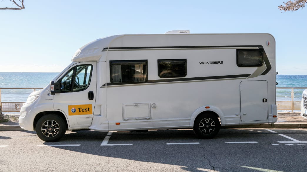 funf teilintegrierte wohnmobile im test adac