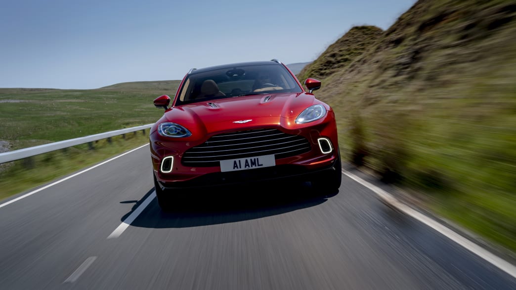 Aston Martin Dbx Im Nobel Suv In Den Matsch Adac