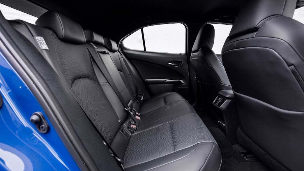 Lexus Ux 300e Im Elektro Suv Auf Testfahrt Reichweite Preis Adac