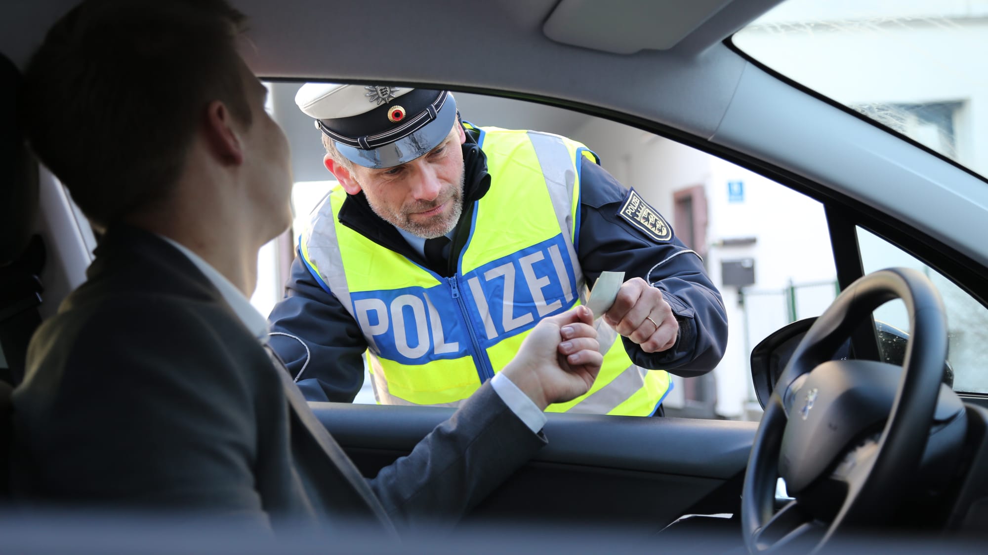 Fahrzeugschein Verloren Infos Zu Neuantrag Und Kosten Adac