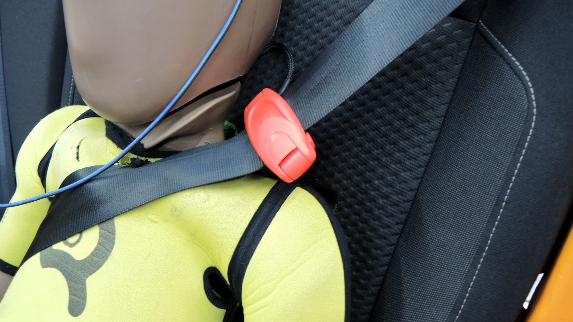 Dangerous accessories for children car seats siguranta auto copii.ro