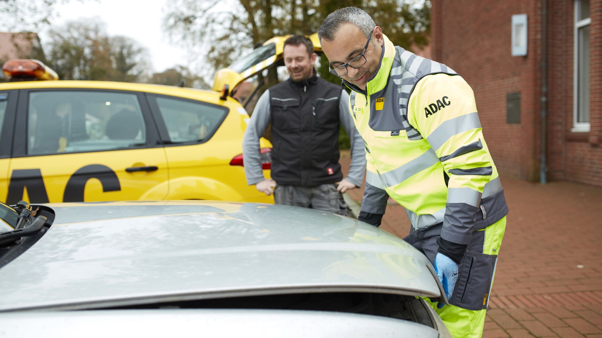 Corona Adac Pannenhilfe Hilft Einsatzkraften Kostenlos Adac