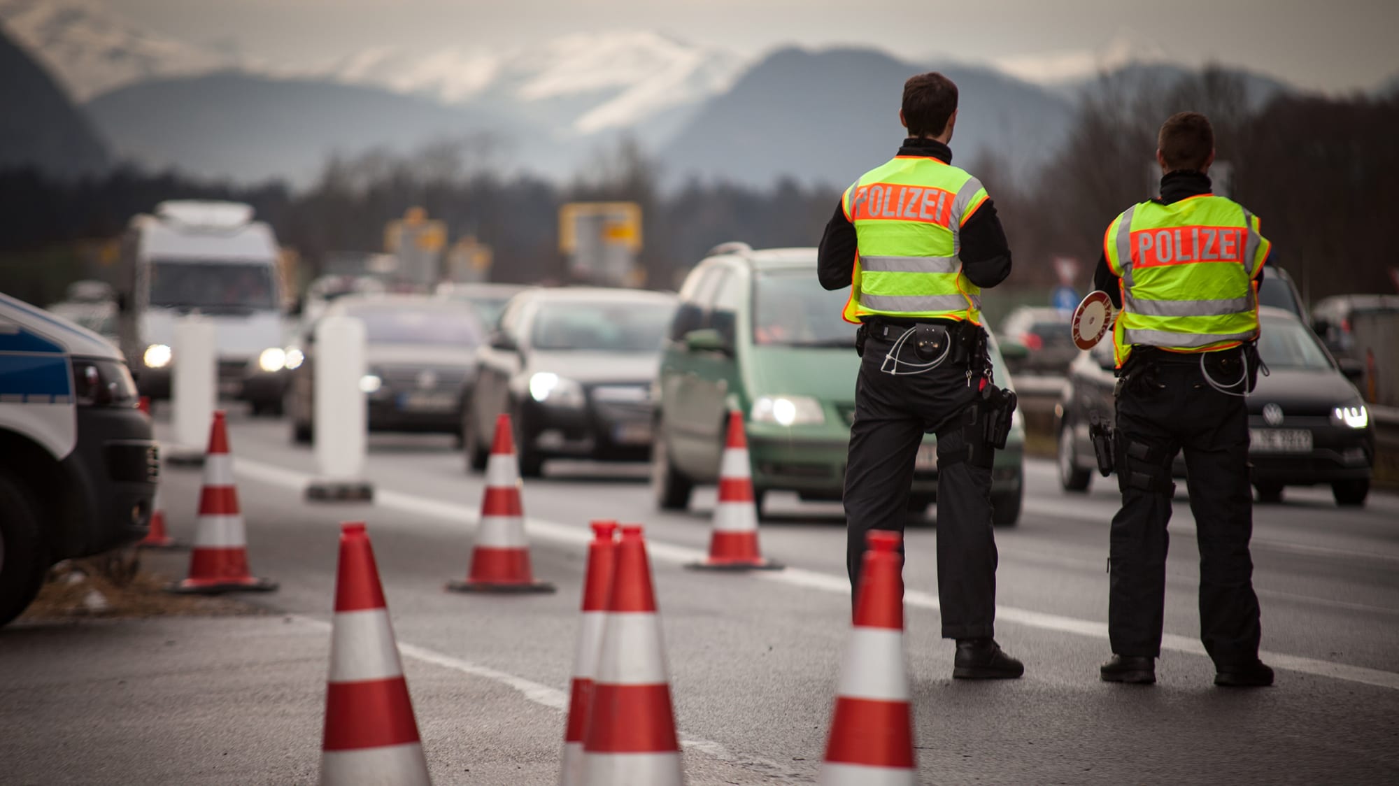 Grenzkontrollen So Entgehen Sie Den Staus Adac