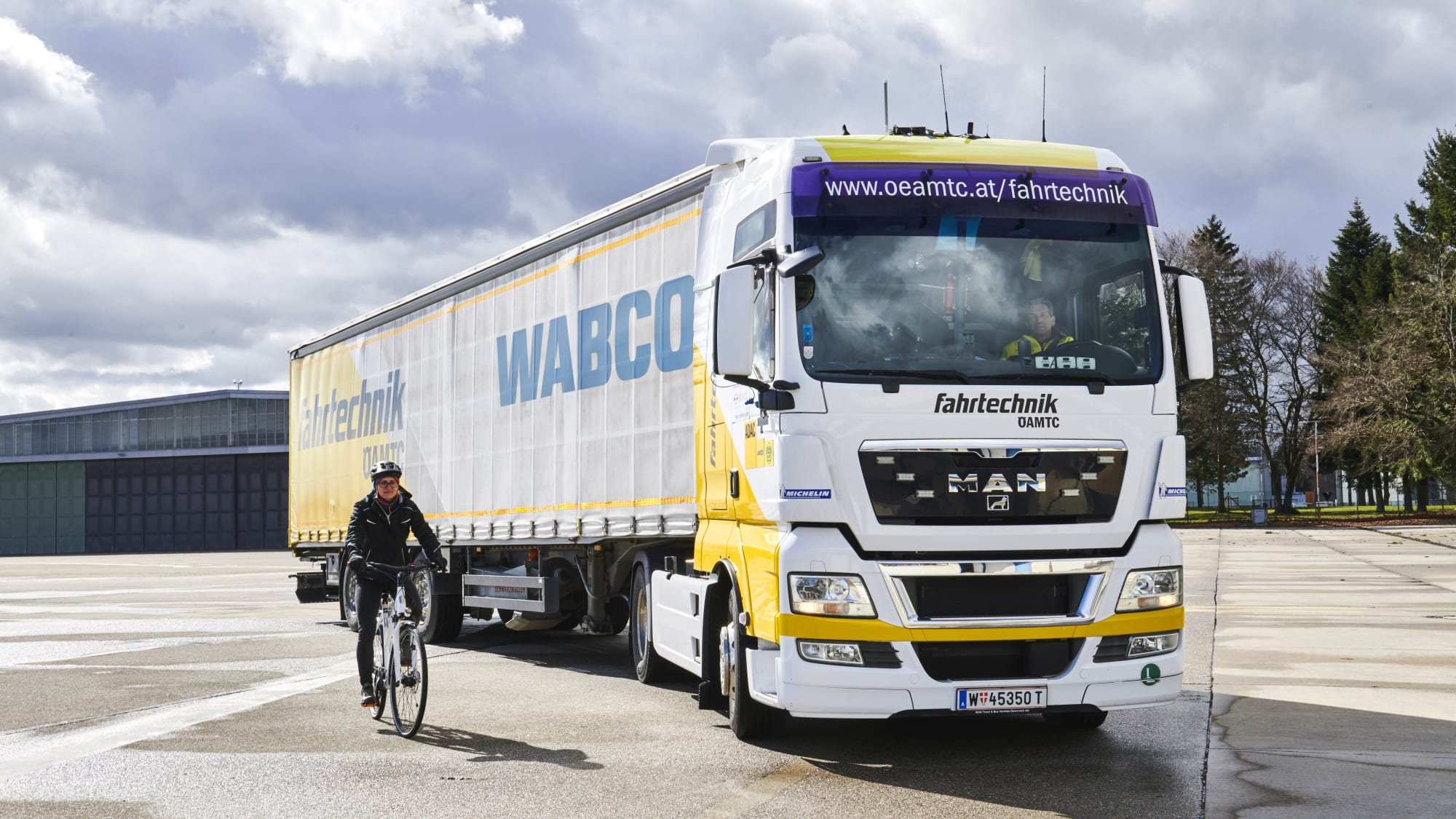 Wien: Fahrverbot für Lkw ohne Abbiegeassistent | ADAC