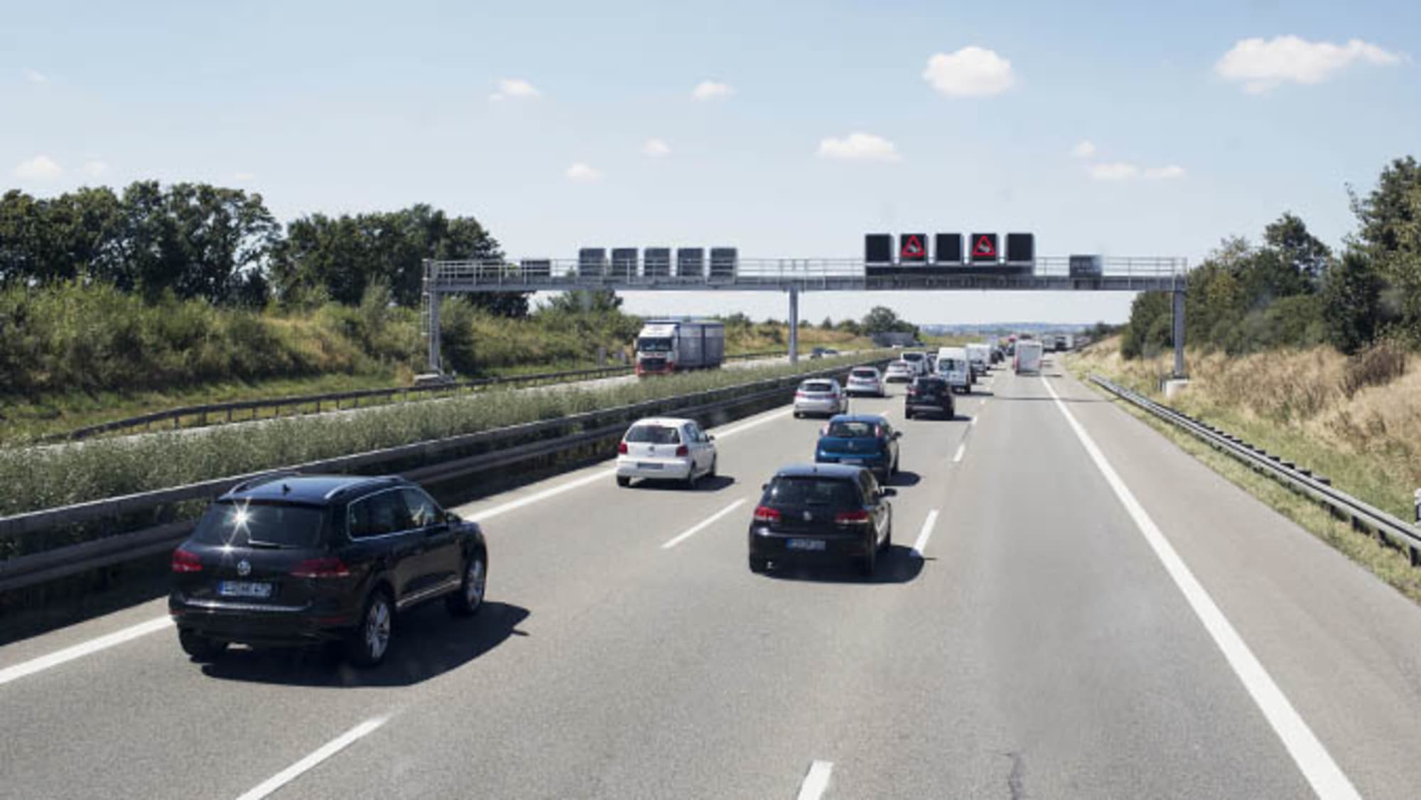 Rechtsfahrgebot Regeln und Ausnahmen ADAC