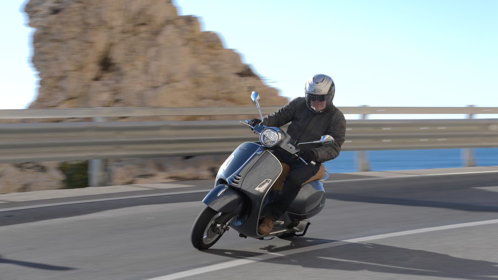 Vespa Gts 300 Hpe Fahrbericht Daten Motor Preis Adac