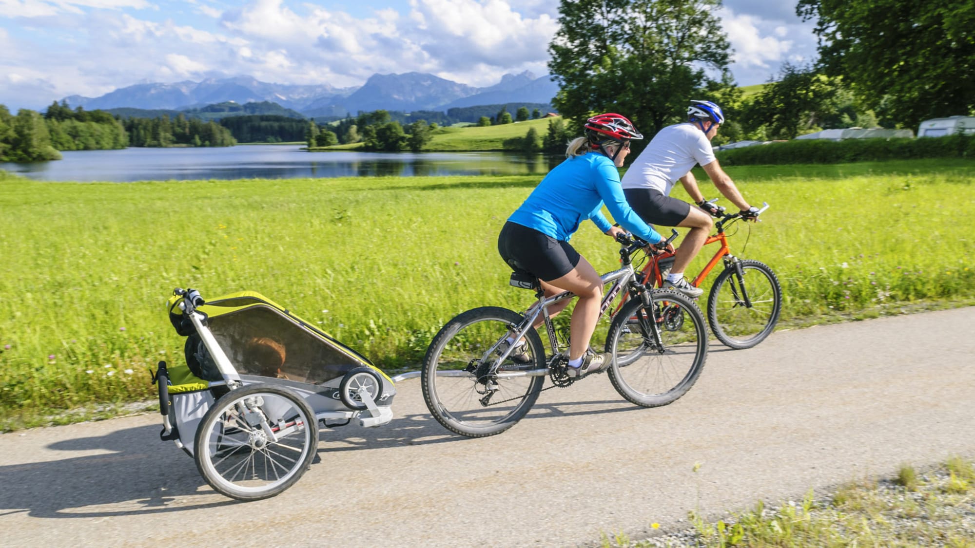 Fahrradanhanger Oder Fahrradsitz Was Ist Sicherer Fur Kinder Adac