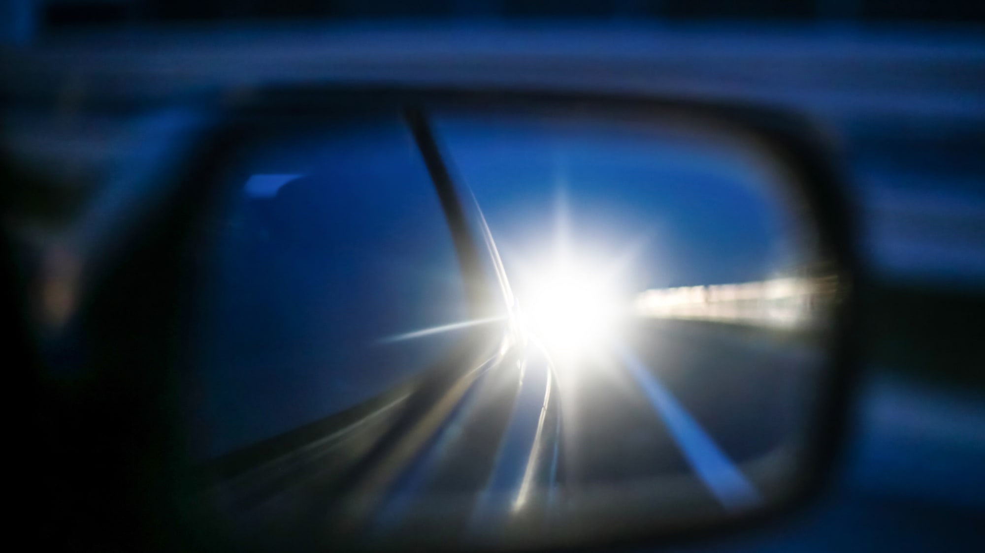 Wann darf ich die Lichthupe benutzen? ADAC