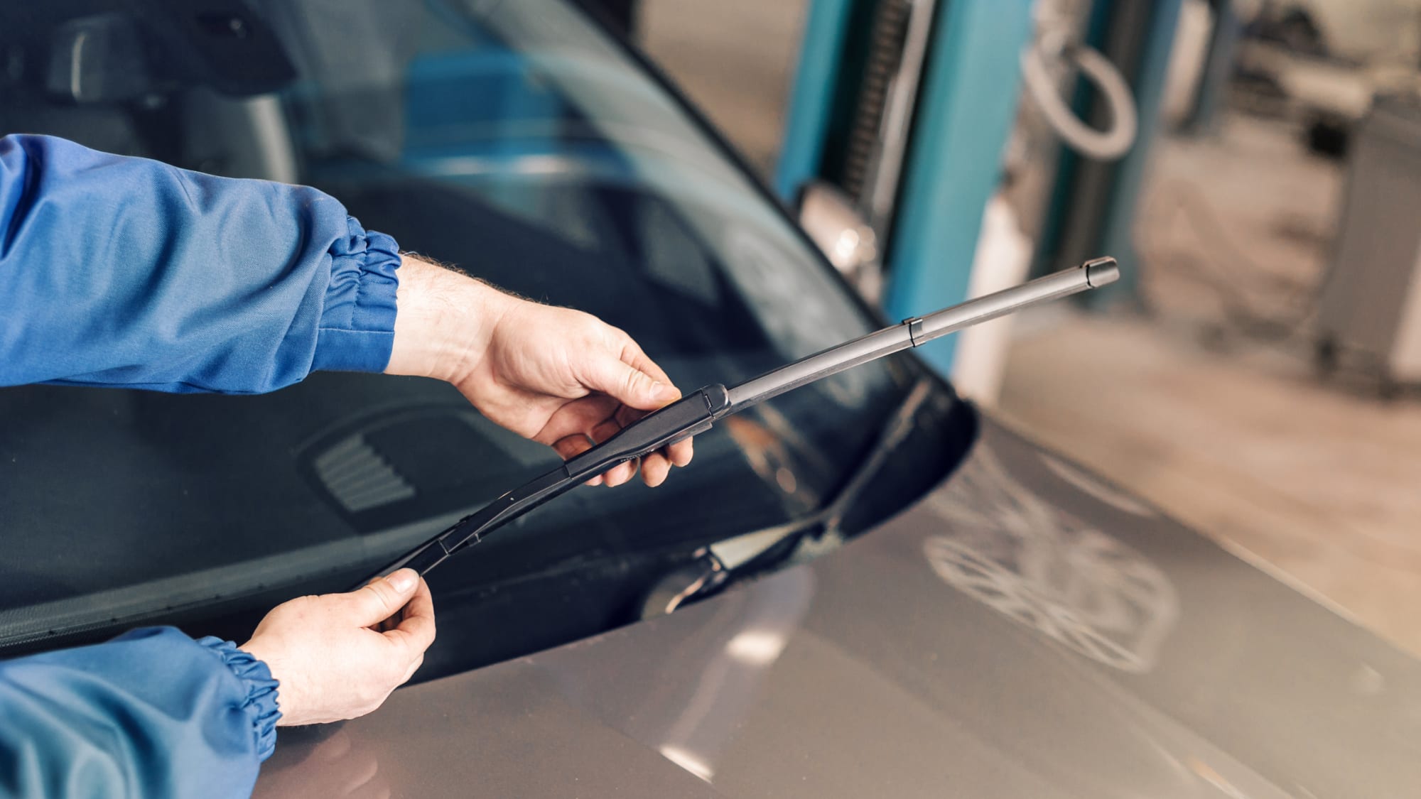 Wie oft wechseln Autofahrer die Scheibenwischer? | ADAC