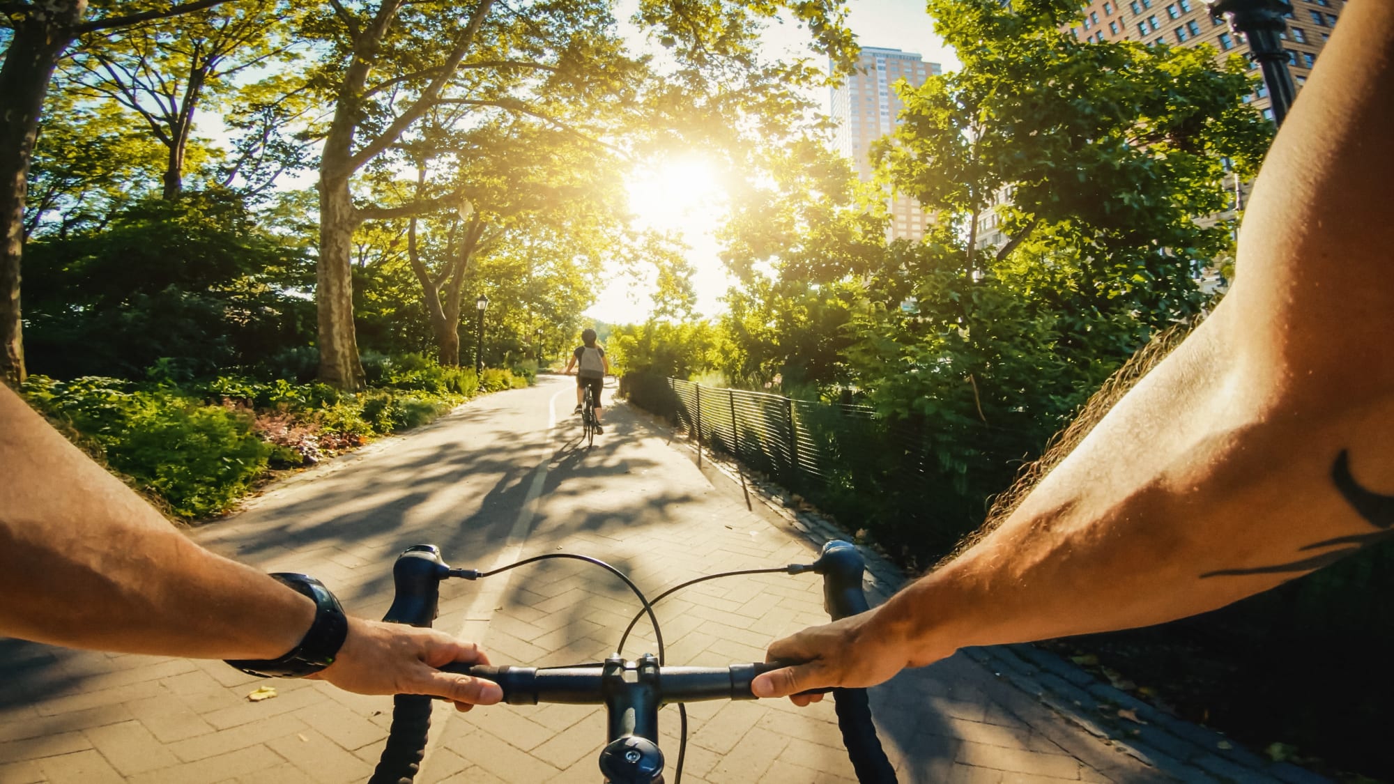 Wie Sie In Coronazeiten Mit Abstand Sicher Fahrradfahren Adac