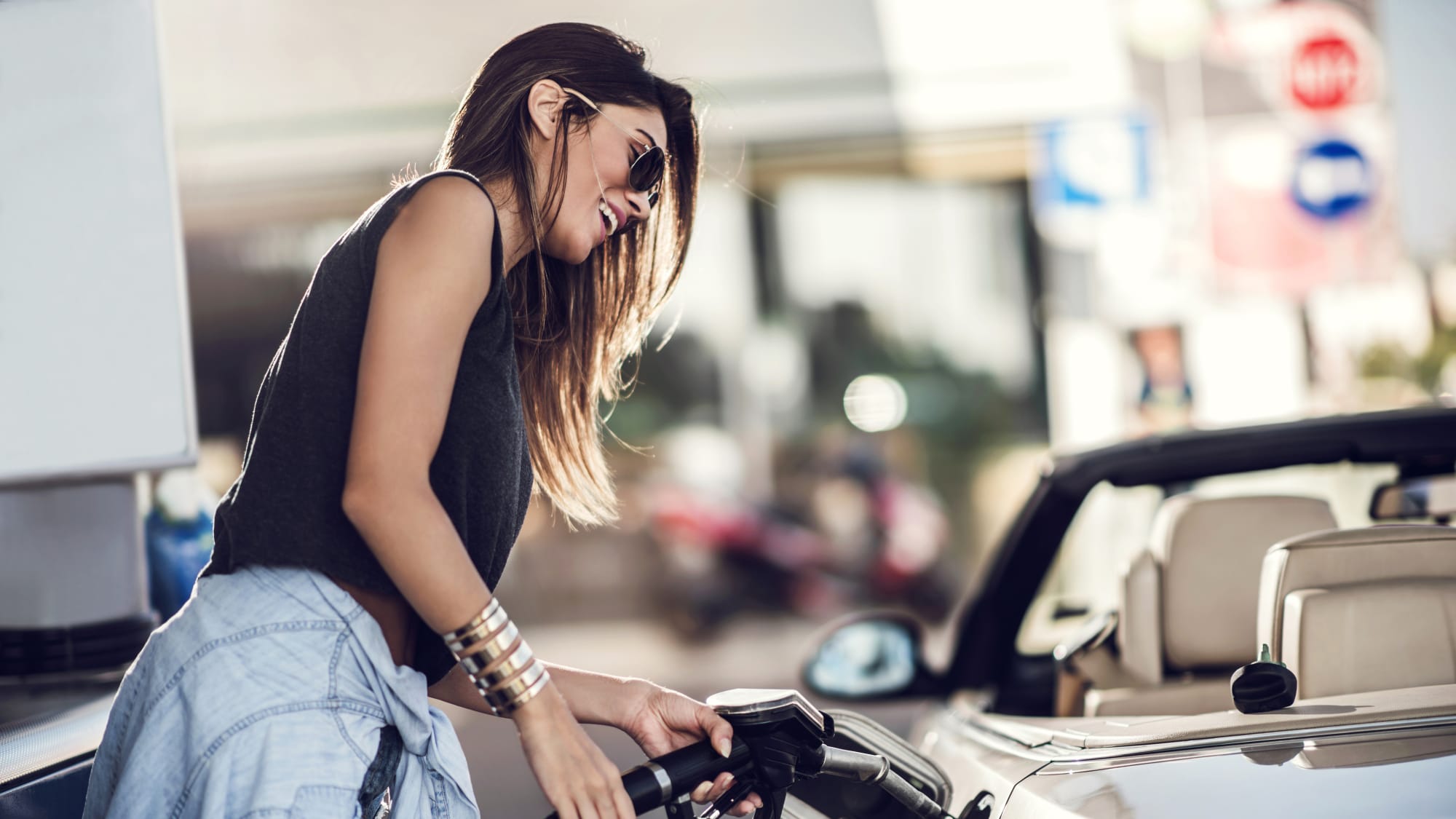 Sparen beim Tanken: Wann Sprit am günstigsten ist | ADAC