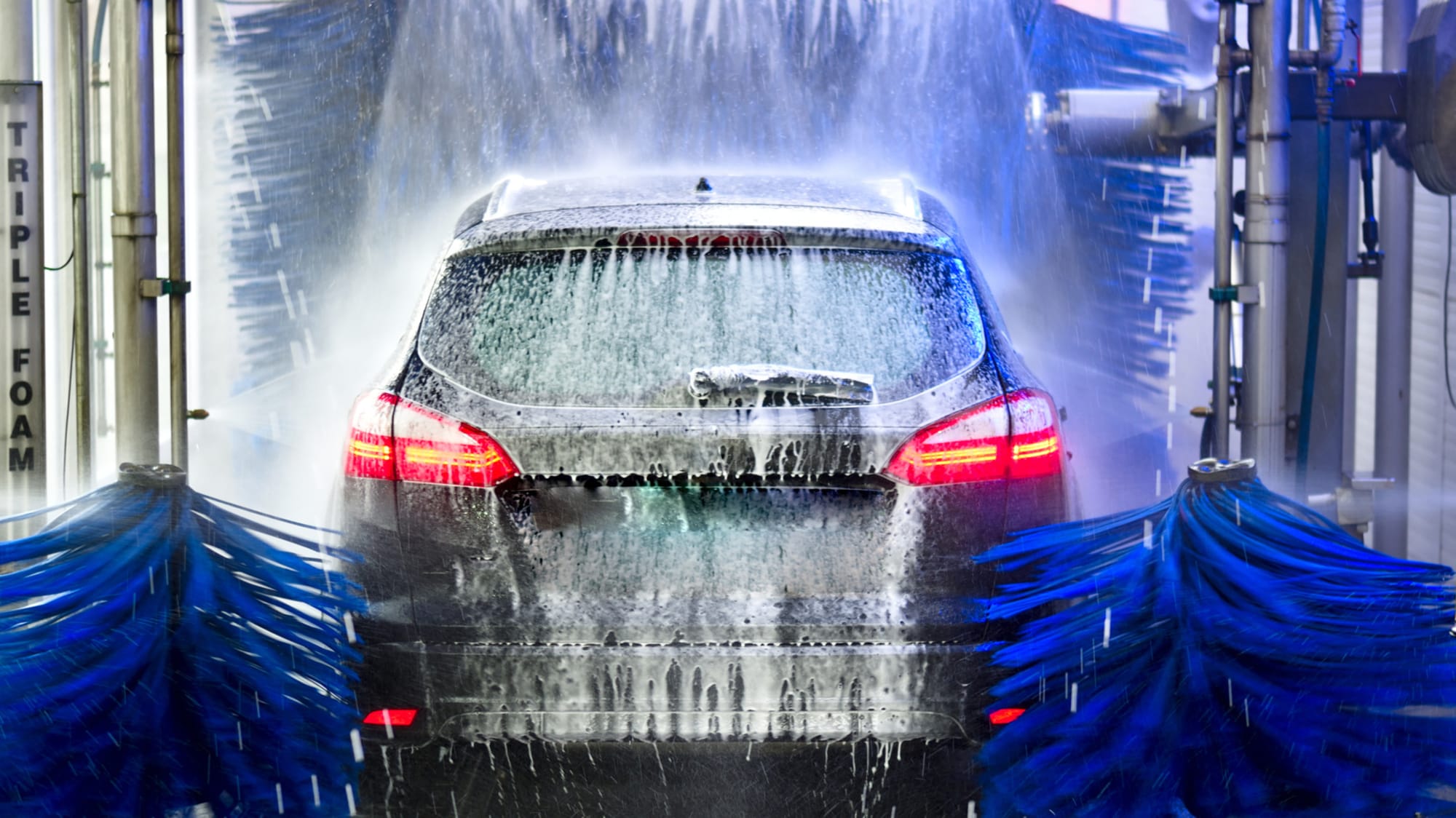 Auto waschen im Winter Darauf sollten Sie achten ADAC