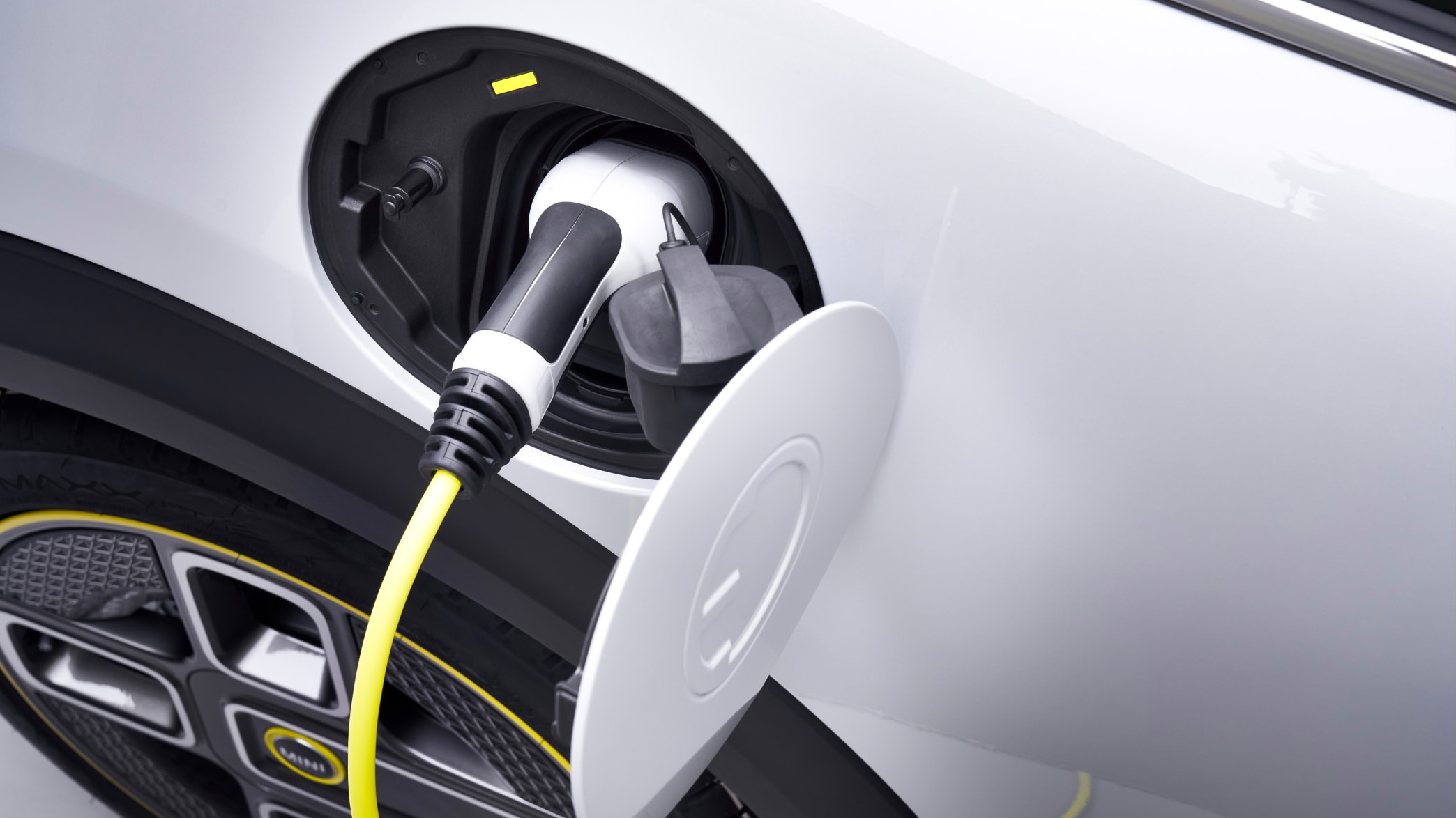 Mini Cooper Se Elektro Test Bilder Preis Reichweite Adac