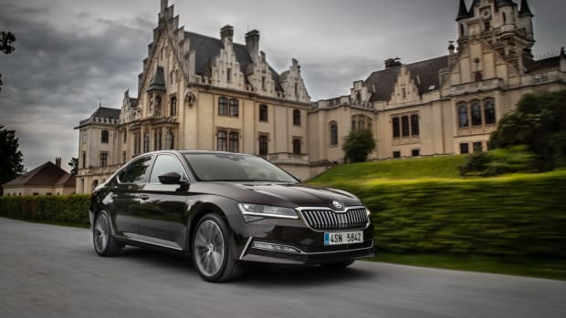 Skoda Superb Combi 2 0 Tdi Scr Sportline 4x4 Dsg 07 16 11 17 Technische Daten Bilder Preise Adac