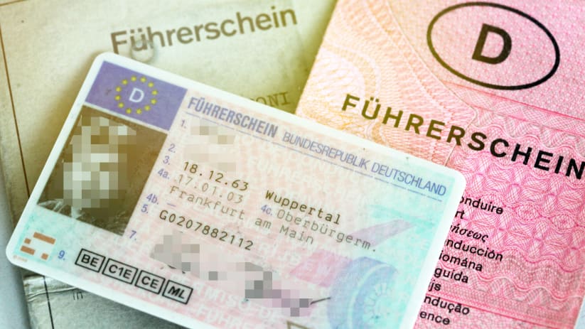 Führerschein in Papierform und als Karte