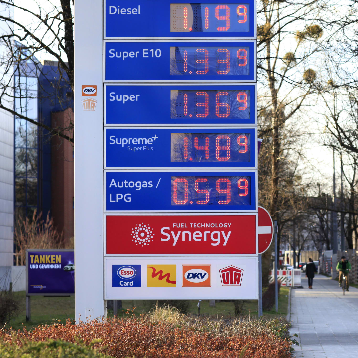 Spritpreise an Tankstellen Unterschiede ADAC