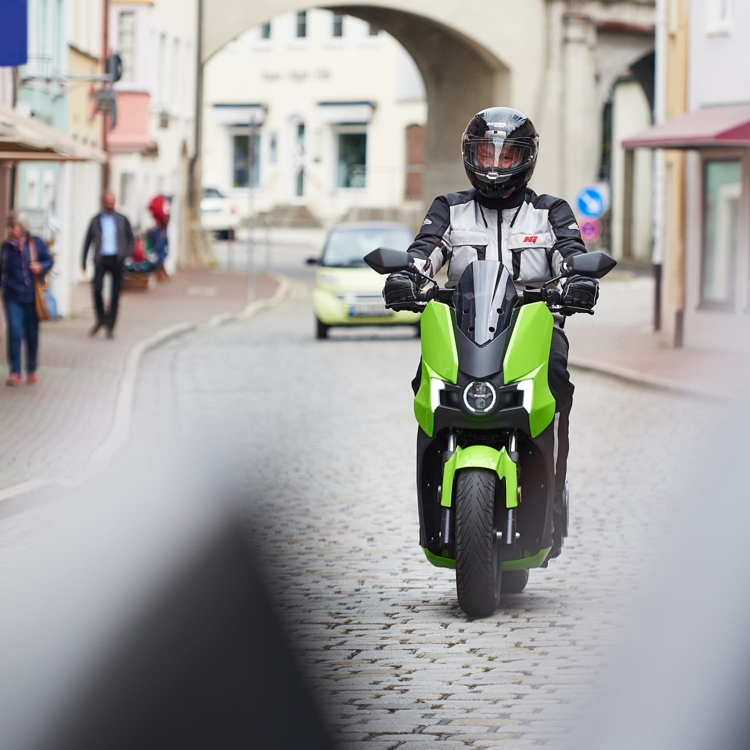 Rollerführerschein: Kosten, Prüfung und Altersgrenzen | ADAC