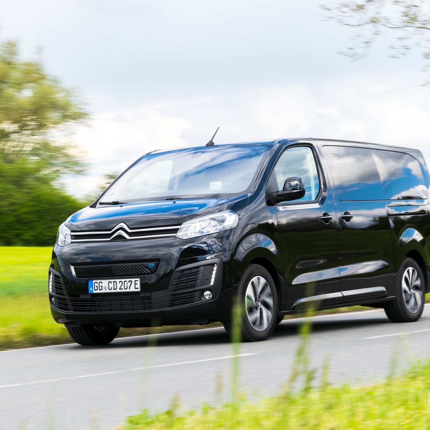 Citroën ë-Spacetourer: Testfahrt im Familien-Elektro-Bus | ADAC