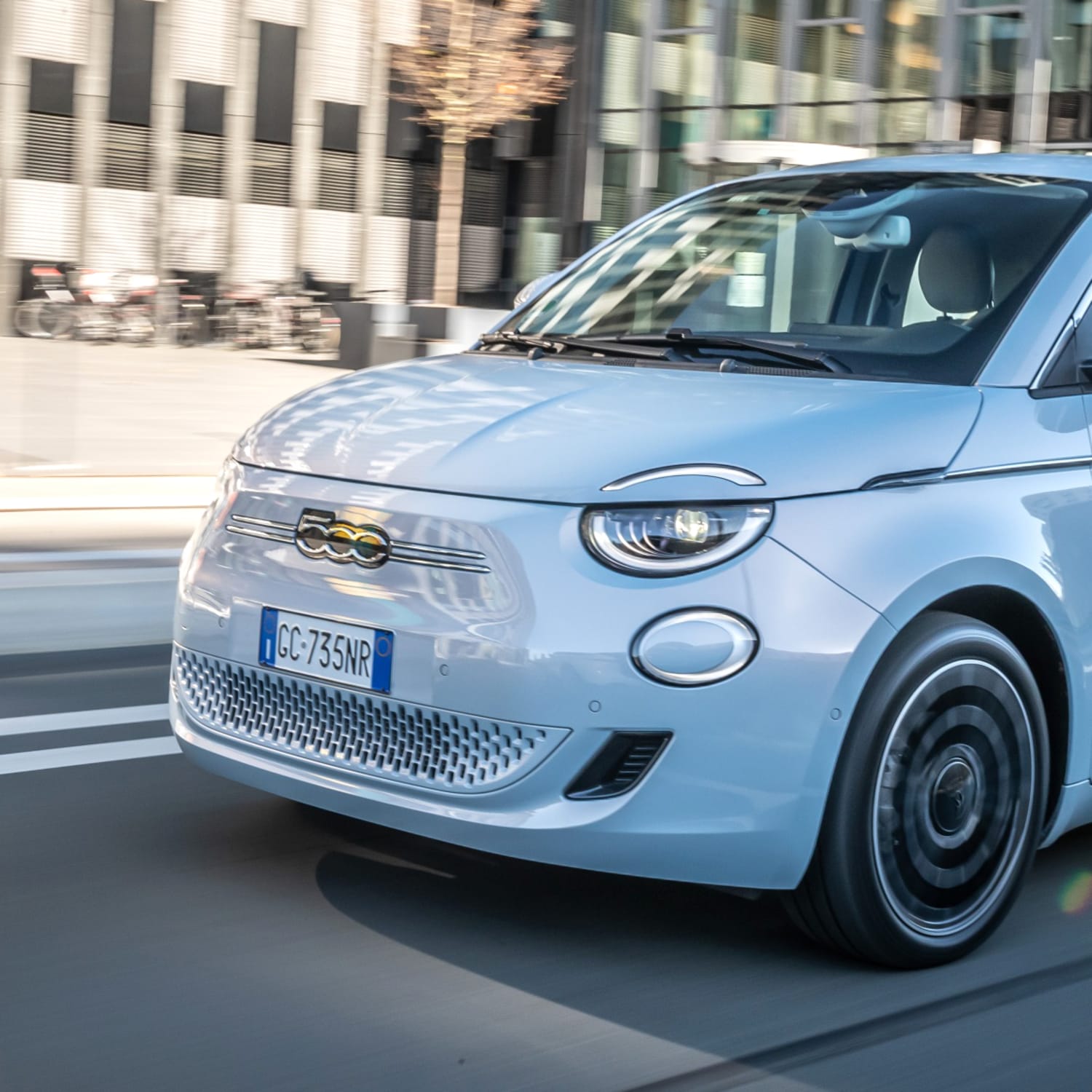 Fiat 500 Elektro Testfahrt Reichweite Preis Bilder Adac