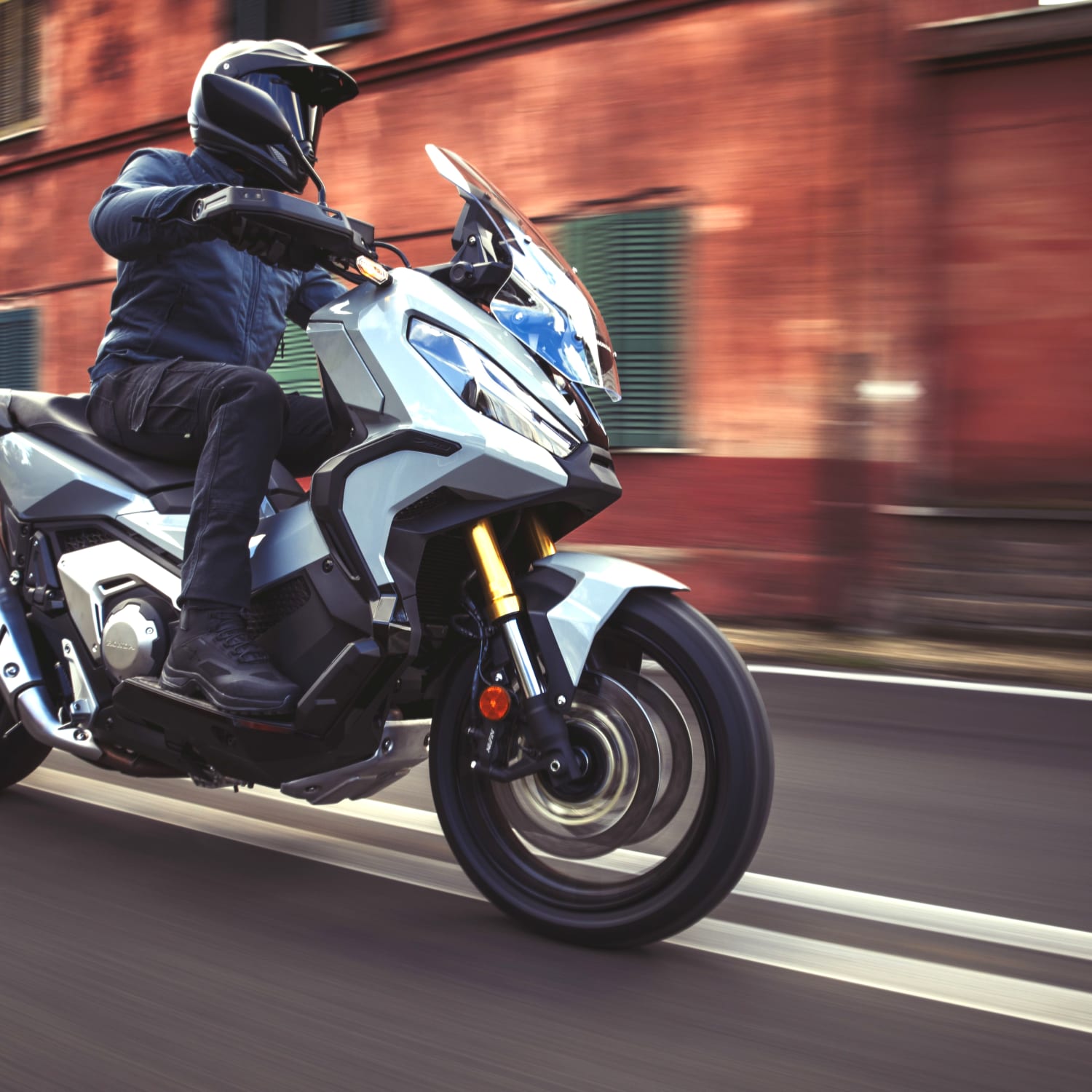 honda x adv suv scooter im fahrbericht adac