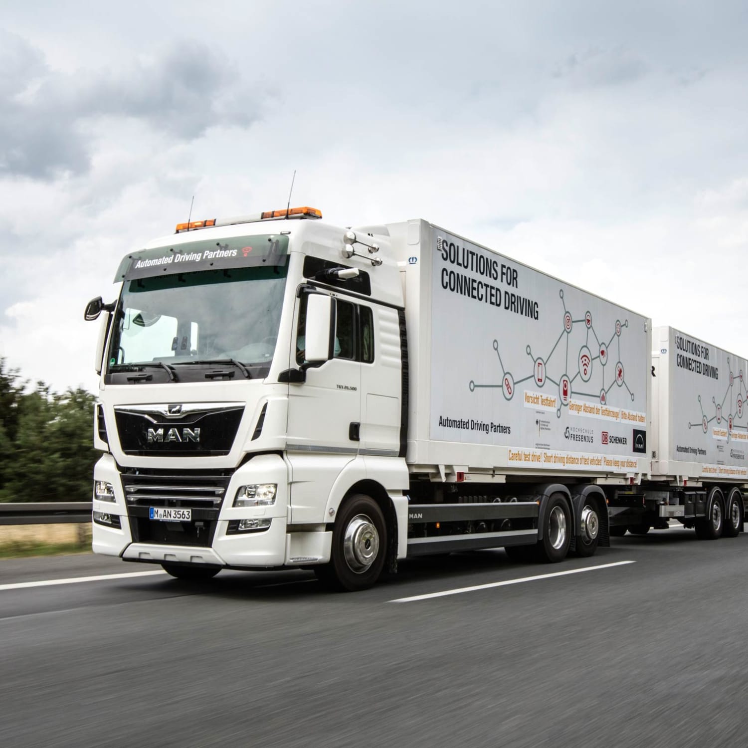 Platooning Lkw Fahren In Kolonne Adac