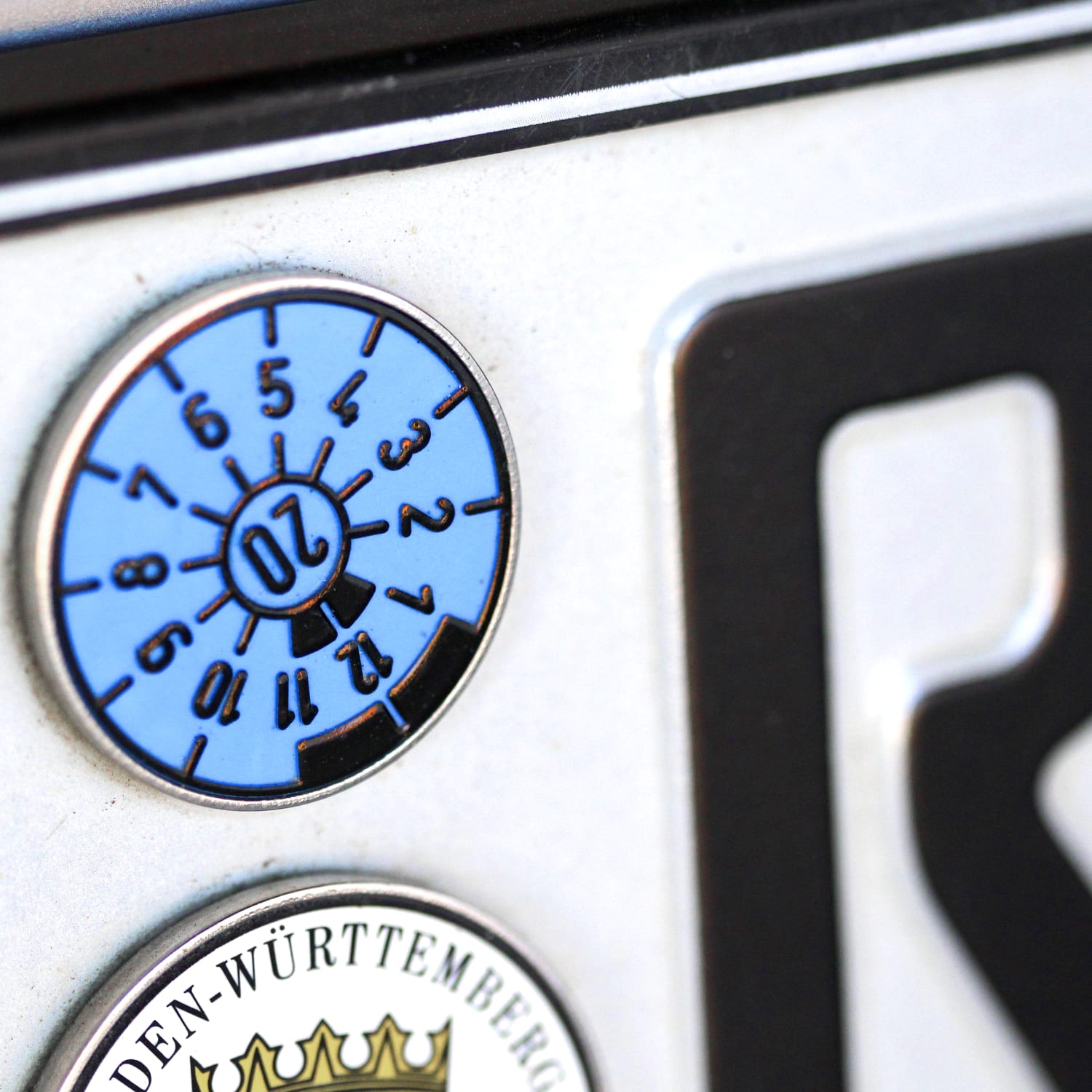Die Tuv Plakette Lesen Hu Farben Fur 2020 2021 Adac