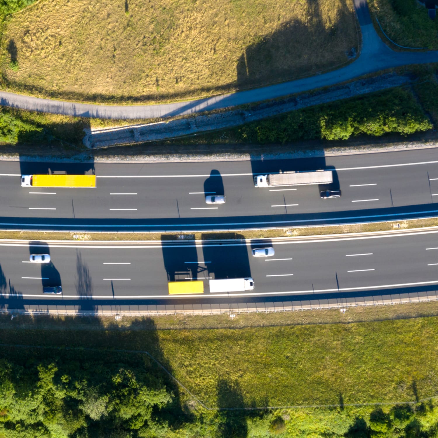 Fahrverbot An Sonn Und Feiertagen Gilt Nicht Fur Alle Lkw Adac