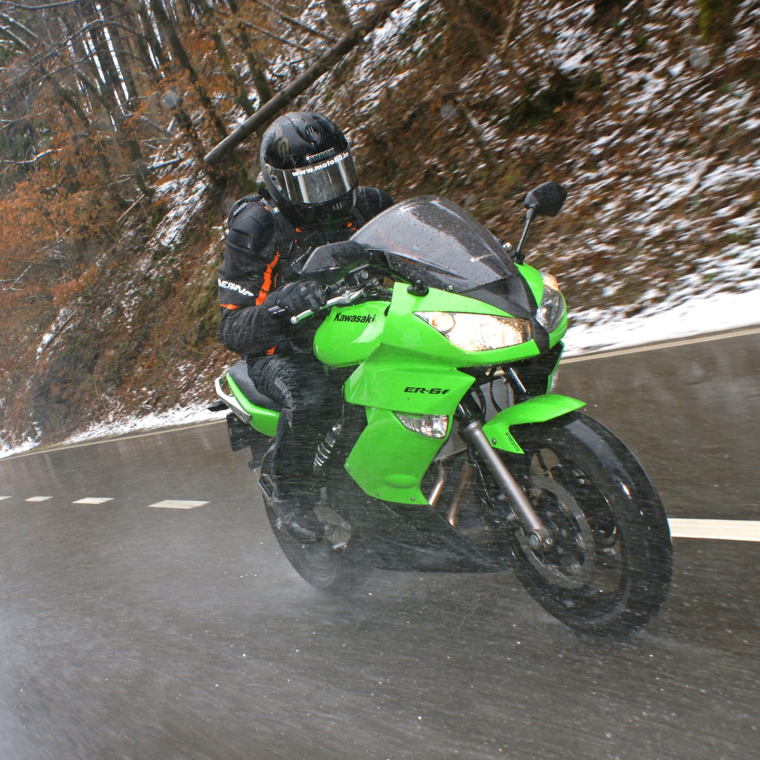 Motorrad Fahren Bei Wind Regen Oder Gewitter Adac