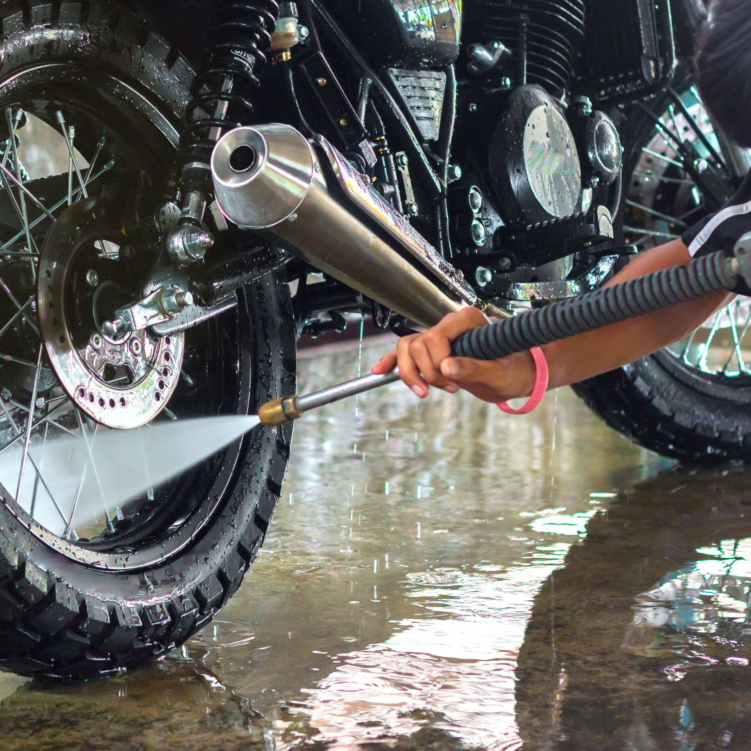 Motorrad Waschen So Geht S Adac