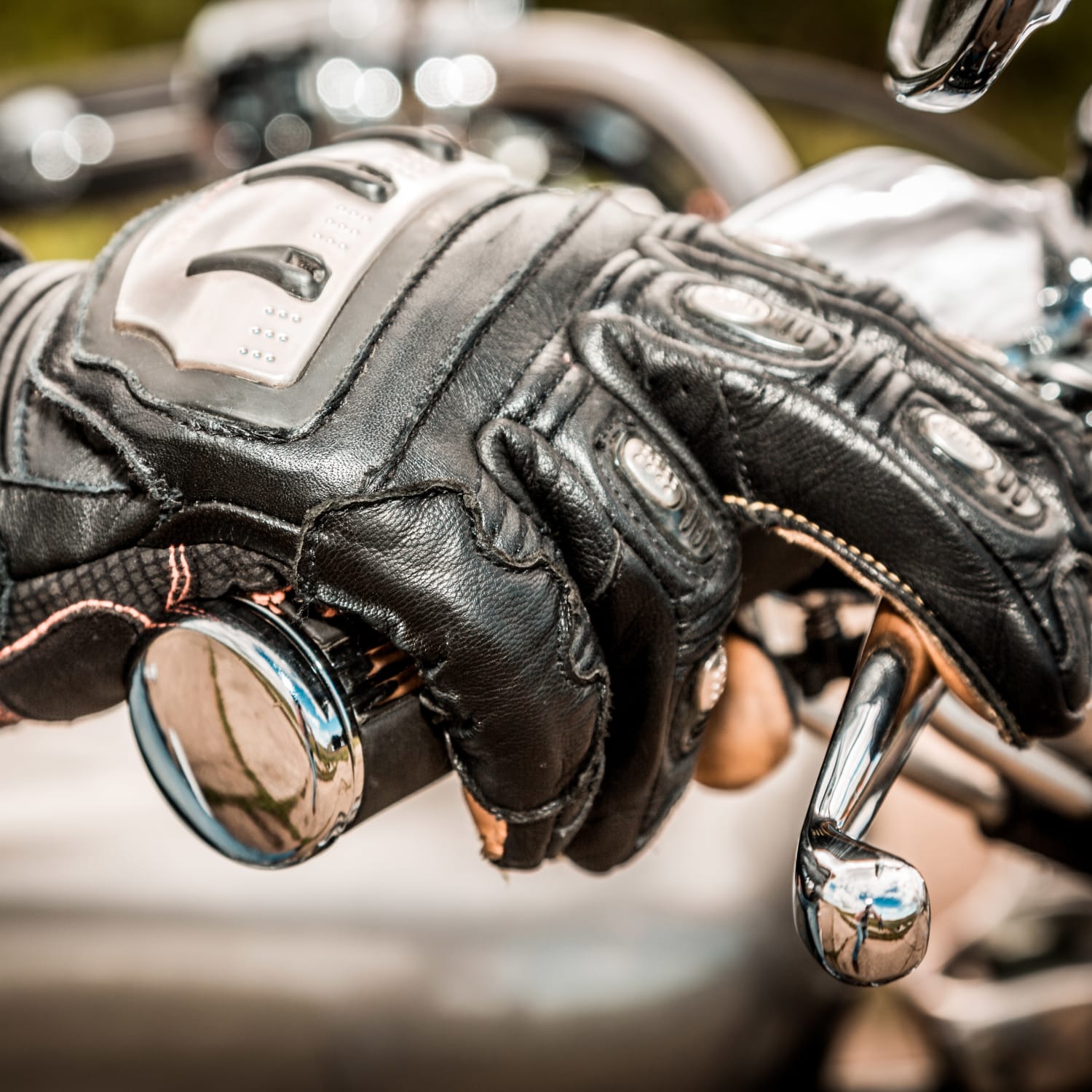 Motorradhandschuhe Leder oder Textil? ADAC