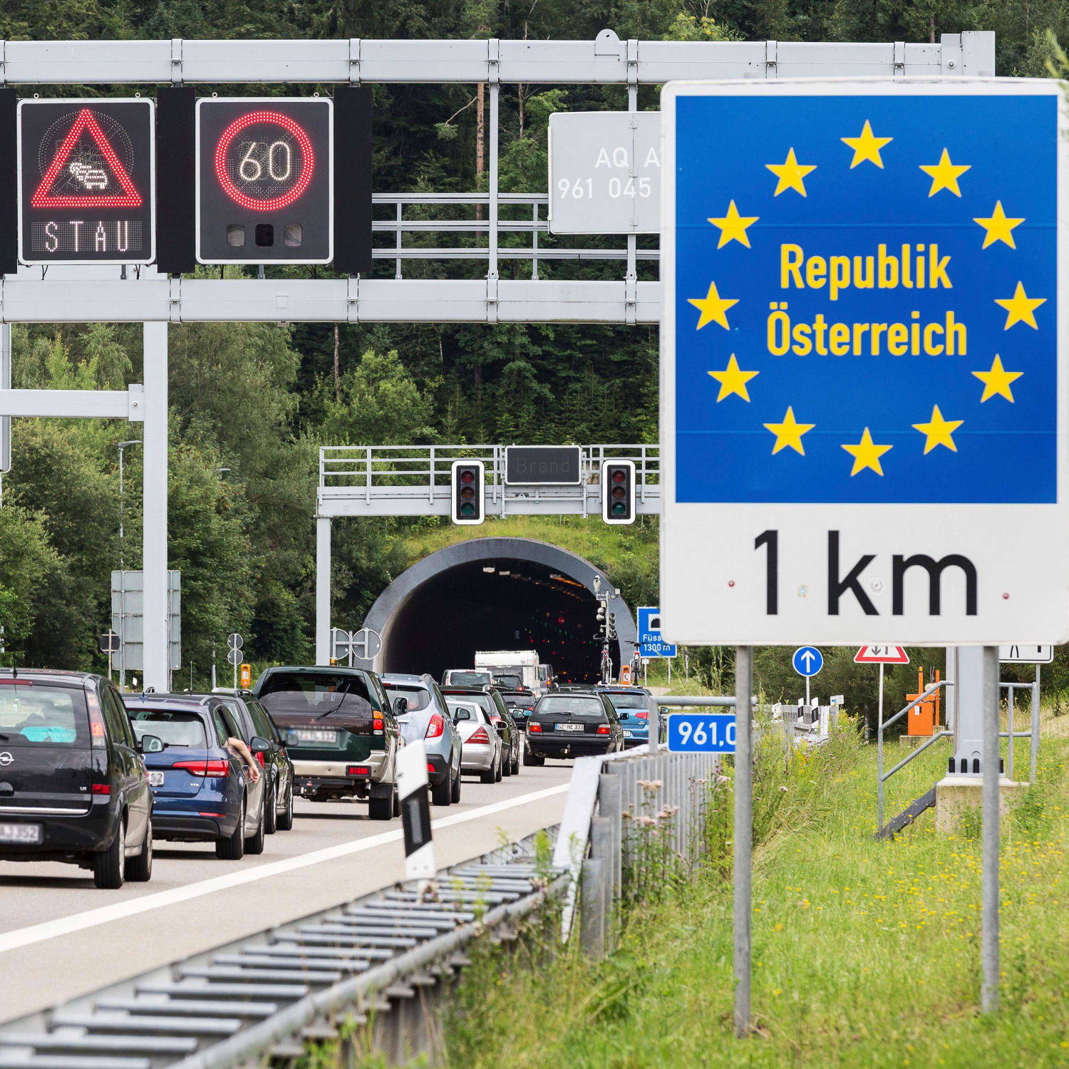 Blockabfertigung vor Tunnel: Das gilt | ADAC 