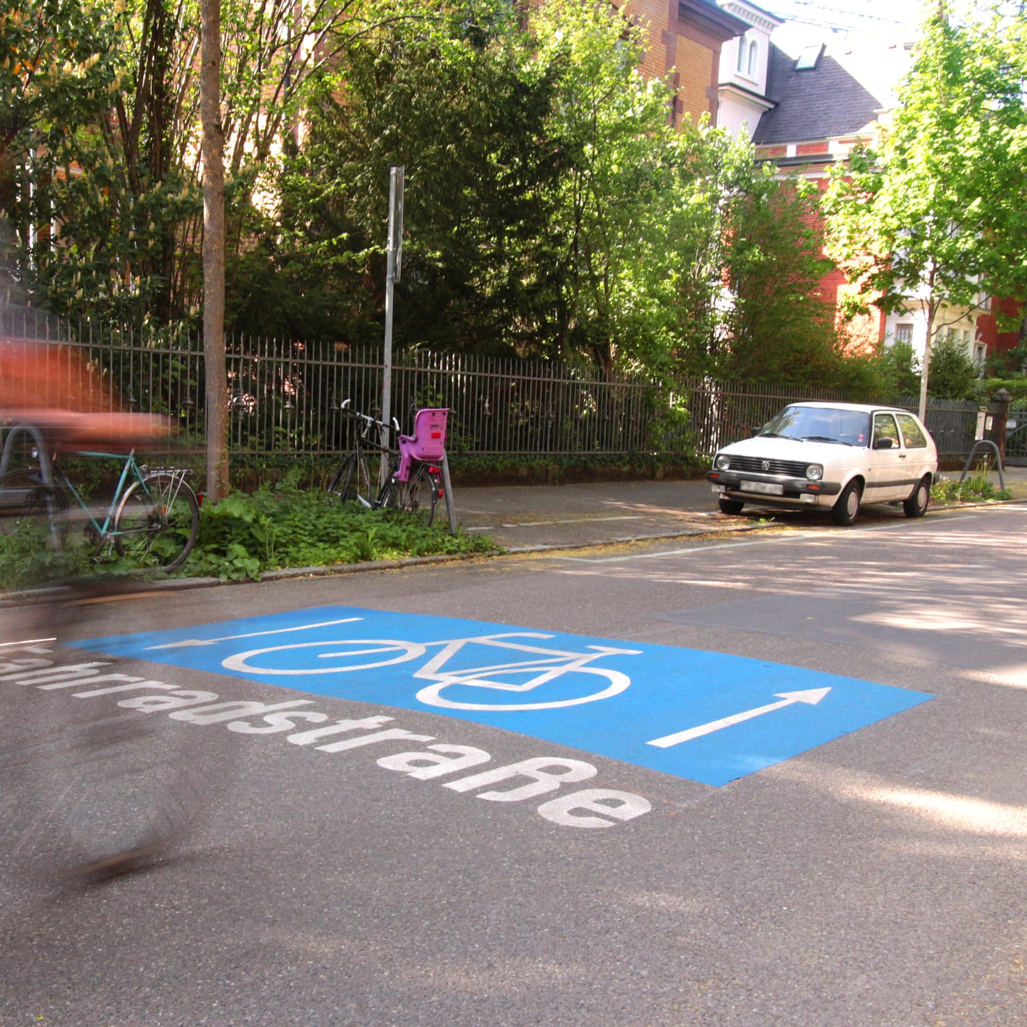 In Fahrradstrassen Hat Der Radverkehr Vorrang Adac