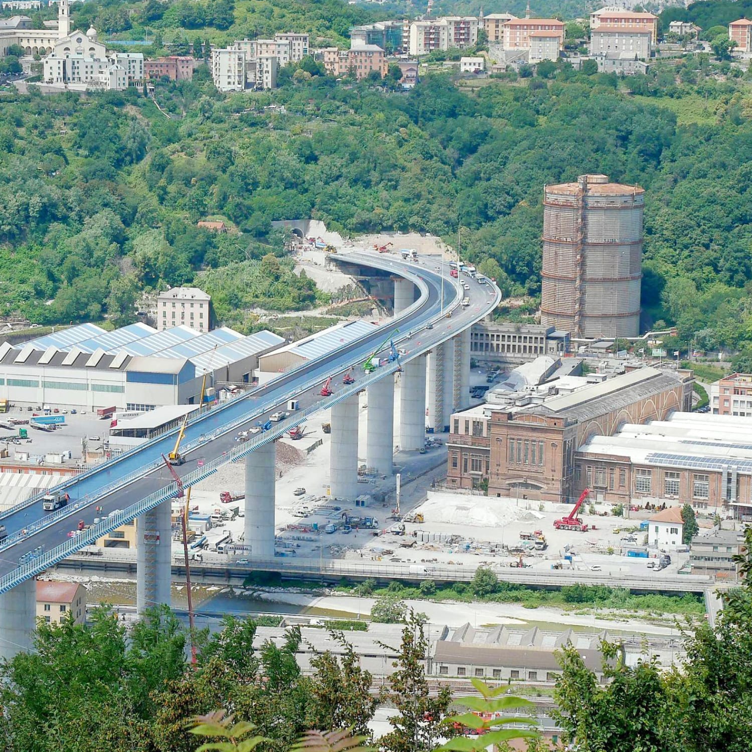 "Morandi"-Brücke in Genua: Verkehr rollt wieder | ADAC