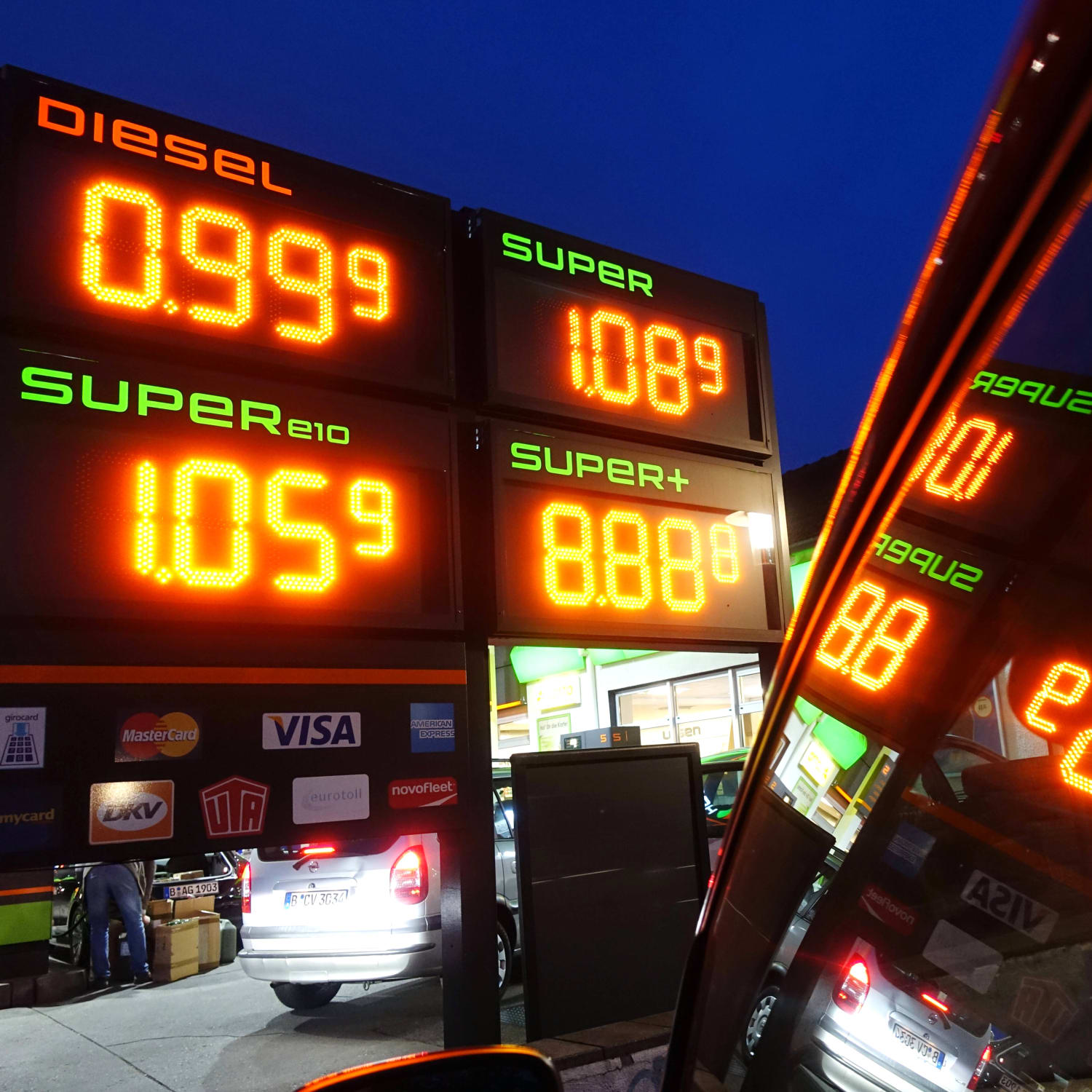 Tanken: Darum sind Benzin & Diesel 2021 teurer | ADAC