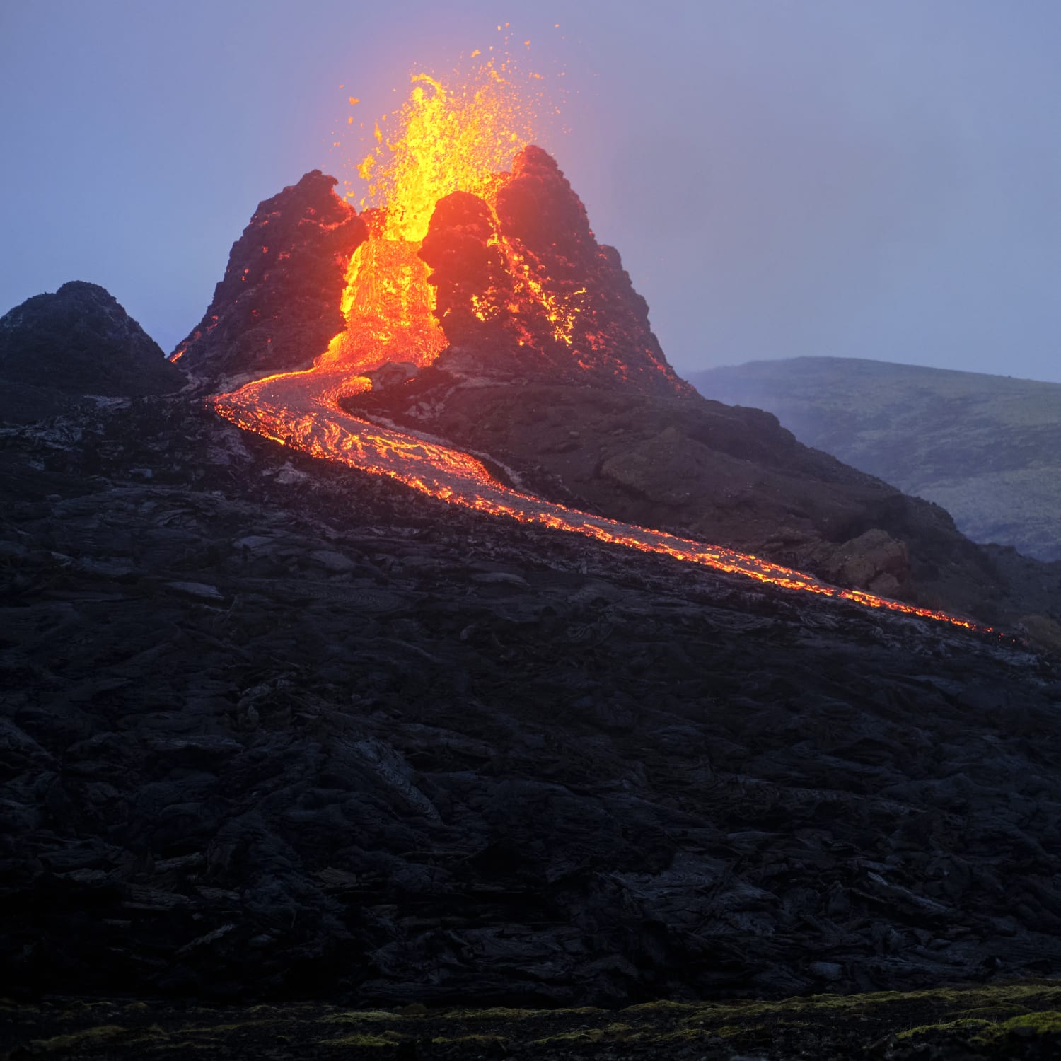 Island: Vulkan Fagradalsfjall spuckt Asche und Lava | ADAC
