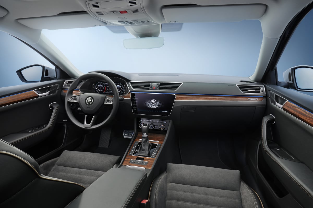 Skoda Superb 2019 Testfahrt Im Facelift Modell Adac