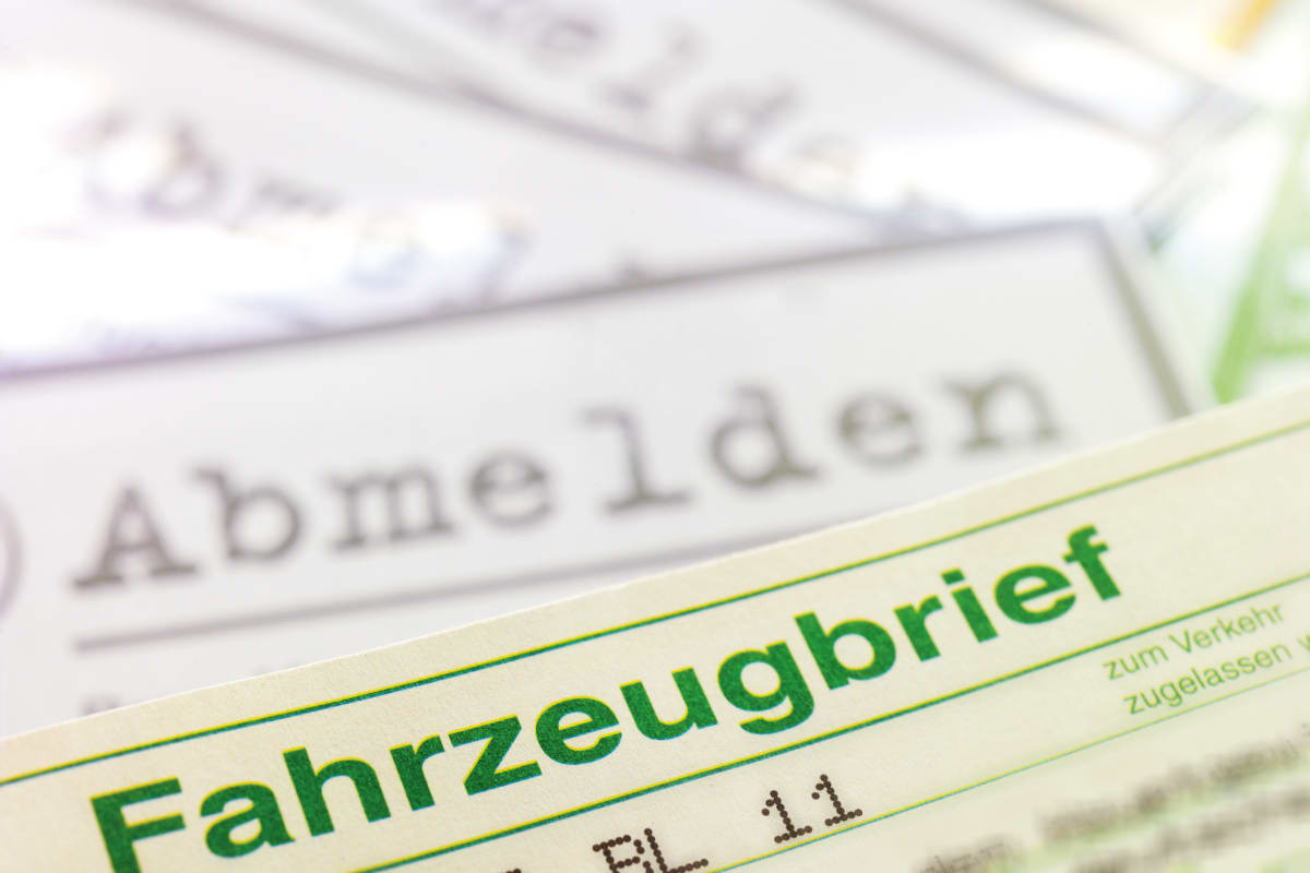 Auto richtig an und abmelden Diese Dokumente brauchen Sie ADAC
