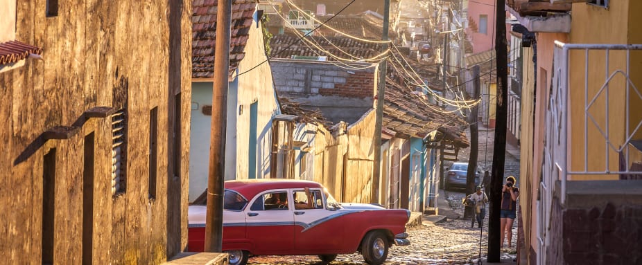 Oldtimer in den Gassen von Trinidad auf Kuba
