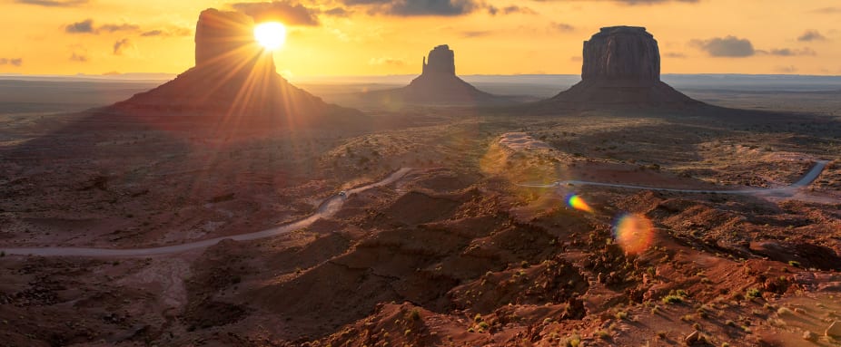 Sonnenaufgan im Monument Valley in den USA, Arizona