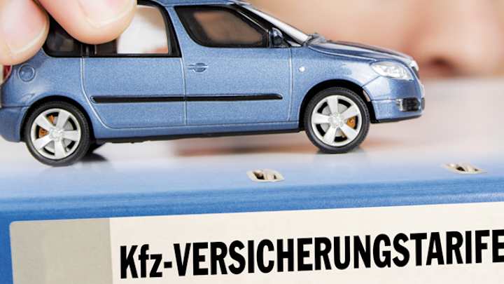 Auto-Modell auf Ordner Kfz-Versicherungstarife - Kfz Versicherung Vergleich - ADAC