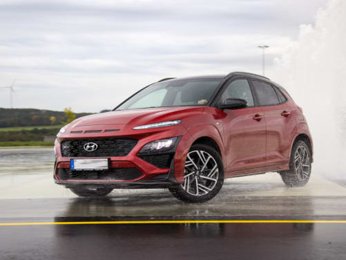 Auto auf Rüttelplatte