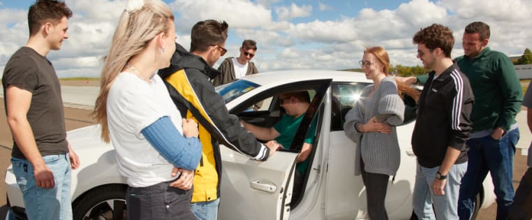Teilnhmer beim Fahrsicherheitstraining ADAC Pkw-Training Young Drivers only