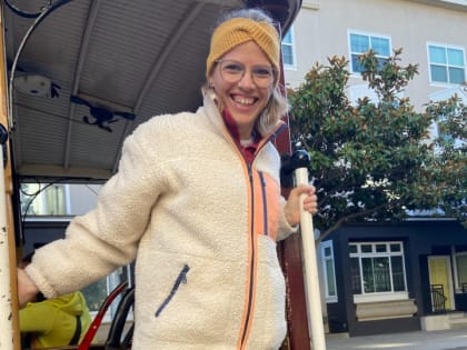 Lächelnde junge Frau in USA